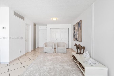 Купить кондоминиум в Майами-Бич, Флорида 1 спальня, 84.54м2, № 1983287 - фото 2