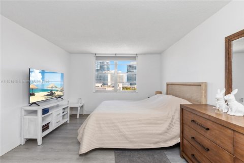 Купить кондоминиум в Майами-Бич, Флорида 1 спальня, 84.54м2, № 1983287 - фото 18