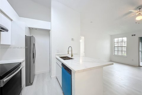 Condo in Orlando, Florida, 2 bedrooms  № 2068973 - photo 9