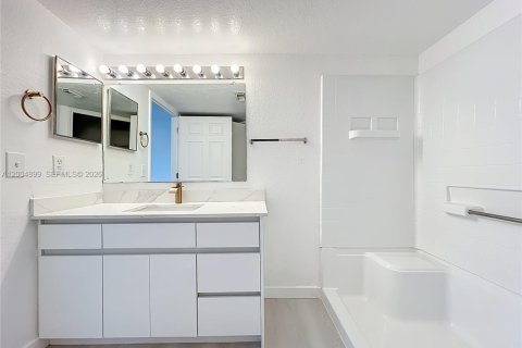 Condo in Orlando, Florida, 2 bedrooms  № 2068973 - photo 15