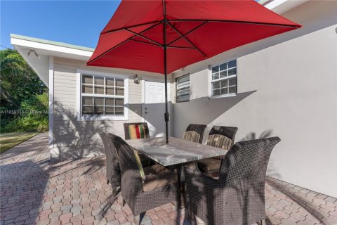 Casa en venta en Sunny Isles Beach, Florida, 3 dormitorios, 153.57 m2 № 1887932 - foto 30