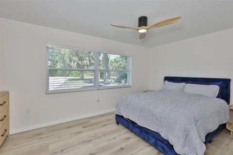 House in Spring Hill, Florida 3 bedrooms, 149.39 sq.m. № 2151866 - photo 28