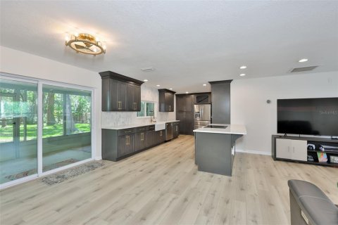 House in Spring Hill, Florida 3 bedrooms, 149.39 sq.m. № 2151866 - photo 13