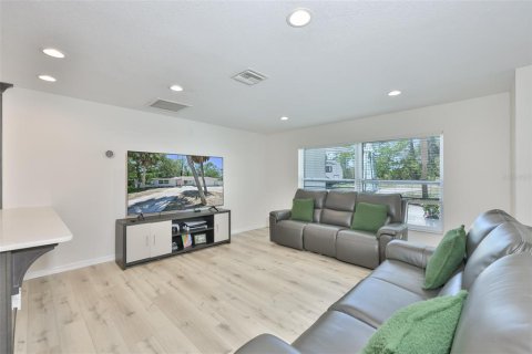 House in Spring Hill, Florida 3 bedrooms, 149.39 sq.m. № 2151866 - photo 9