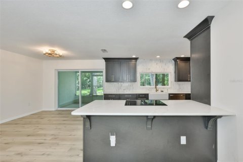 House in Spring Hill, Florida 3 bedrooms, 149.39 sq.m. № 2151866 - photo 14