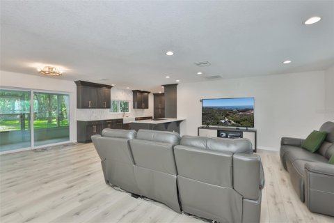 House in Spring Hill, Florida 3 bedrooms, 149.39 sq.m. № 2151866 - photo 8