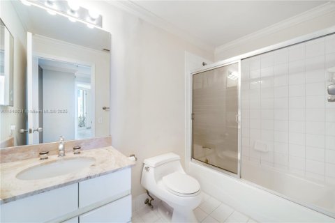Condo in Miami, Florida, 2 bedrooms  № 1845776 - photo 30