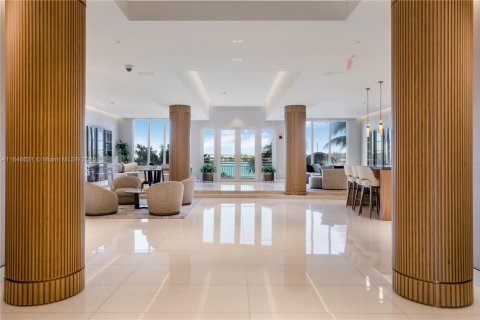 Condo in Miami, Florida, 2 bedrooms  № 1845776 - photo 4