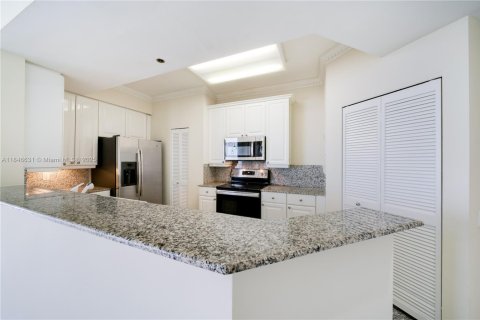 Condo in Miami, Florida, 2 bedrooms  № 1845776 - photo 13
