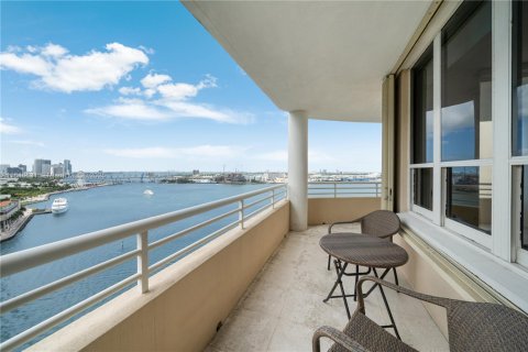 Condo in Miami, Florida, 2 bedrooms  № 1845776 - photo 8