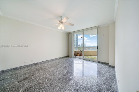 Condo in Miami, Florida, 2 bedrooms  № 1845776 - photo 22