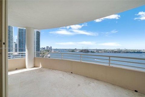Condo in Miami, Florida, 2 bedrooms  № 1845776 - photo 7