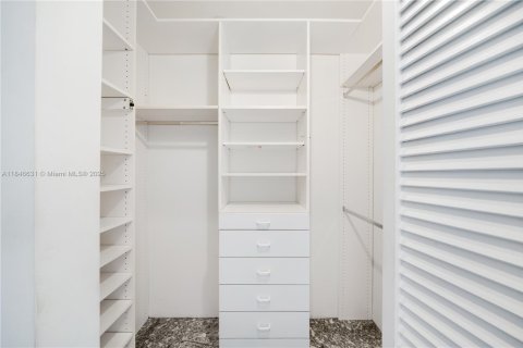Condo in Miami, Florida, 2 bedrooms  № 1845776 - photo 24