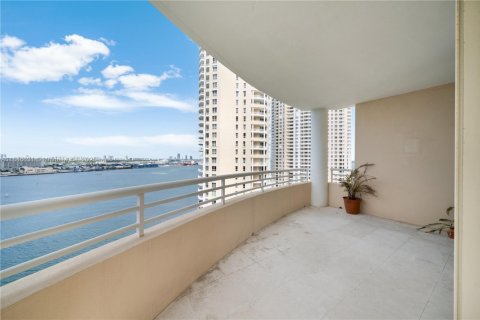 Condo in Miami, Florida, 2 bedrooms  № 1845776 - photo 9