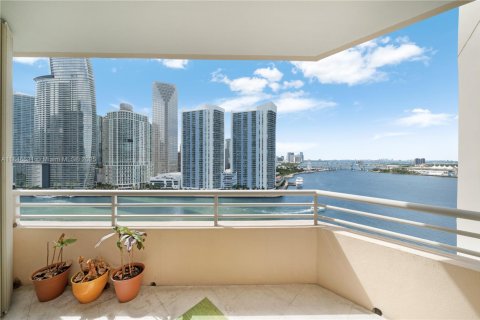 Condo in Miami, Florida, 2 bedrooms  № 1845776 - photo 10