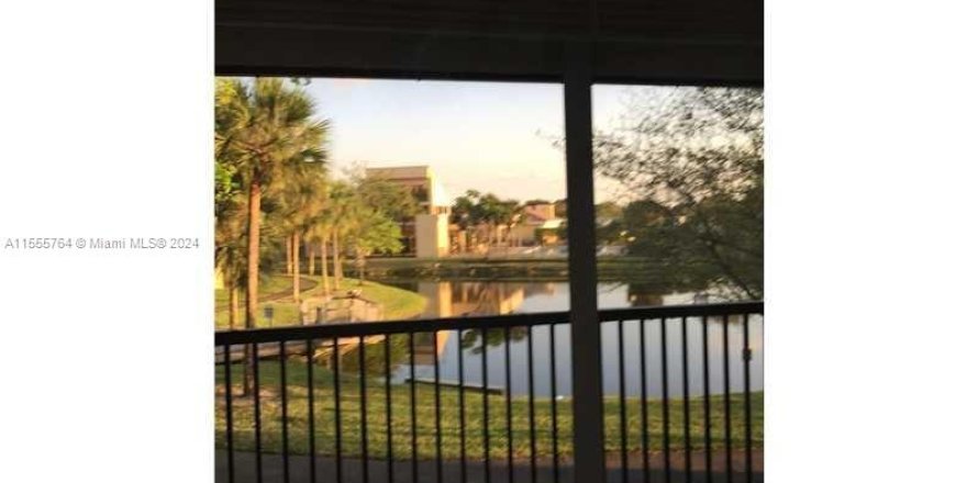 Condominio en Plantation, Florida, 2 dormitorios № 1077938