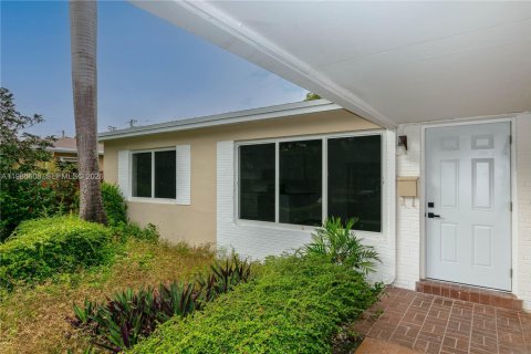 House in Hollywood, Florida 2 bedrooms, 103.12 sq.m. № 2048389 - photo 25