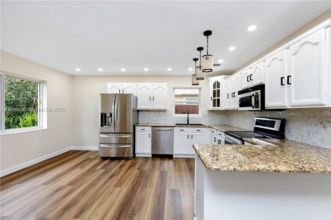 House in Hollywood, Florida 2 bedrooms, 103.12 sq.m. № 2048389 - photo 28