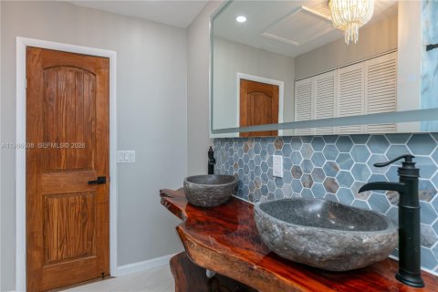 House in Hollywood, Florida 2 bedrooms, 103.12 sq.m. № 2048389 - photo 11