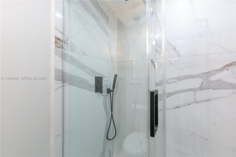 House in Hollywood, Florida 2 bedrooms, 103.12 sq.m. № 2048389 - photo 5