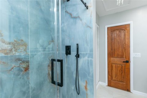 House in Hollywood, Florida 2 bedrooms, 103.12 sq.m. № 2048389 - photo 10