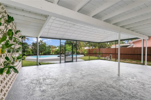 House in Hollywood, Florida 2 bedrooms, 103.12 sq.m. № 2048389 - photo 13