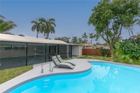 House in Hollywood, Florida 2 bedrooms, 103.12 sq.m. № 2048389 - photo 14