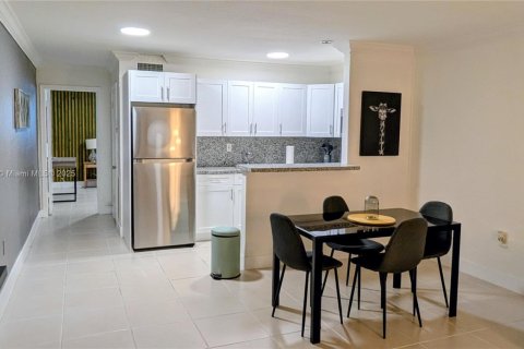 Copropriété à louer à Miami, Floride: 1 chambre, 50.82 m2 № 1966377 - photo 1