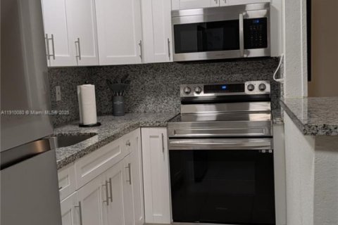 Copropriété à louer à Miami, Floride: 1 chambre, 50.82 m2 № 1966377 - photo 9