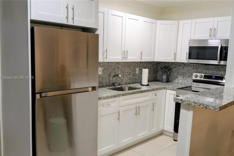 Copropriété à louer à Miami, Floride: 1 chambre, 50.82 m2 № 1966377 - photo 3