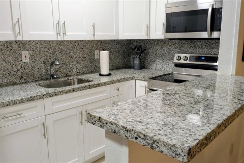 Copropriété à louer à Miami, Floride: 1 chambre, 50.82 m2 № 1966377 - photo 10