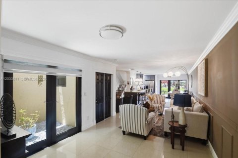 Adosado en alquiler en Miami, Florida, 2 dormitorios, 111.95 m2 № 2078060 - foto 2