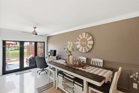 Adosado en alquiler en Miami, Florida, 2 dormitorios, 111.95 m2 № 2078060 - foto 15