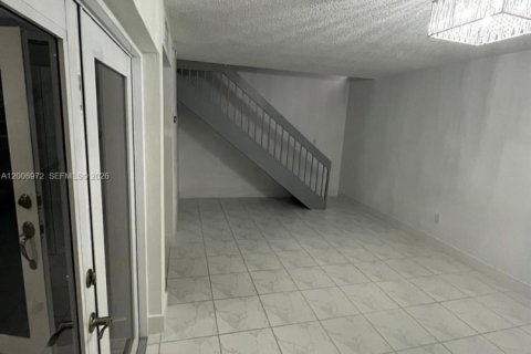 Touwnhouse à vendre à Miami, Floride: 3 chambres, 114.46 m2 № 2169942 - photo 10
