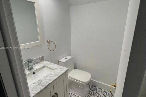 Touwnhouse à vendre à Miami, Floride: 3 chambres, 114.46 m2 № 2169942 - photo 15