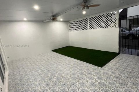 Touwnhouse à vendre à Miami, Floride: 3 chambres, 114.46 m2 № 2169942 - photo 6