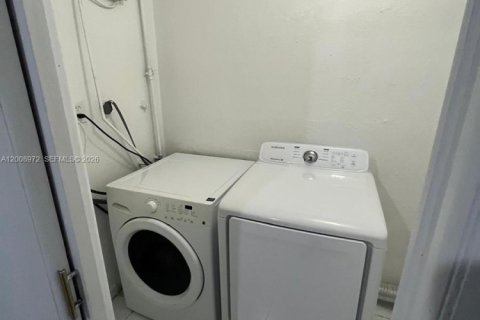Touwnhouse à vendre à Miami, Floride: 3 chambres, 114.46 m2 № 2169942 - photo 9