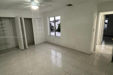 Touwnhouse à vendre à Miami, Floride: 3 chambres, 114.46 m2 № 2169942 - photo 5