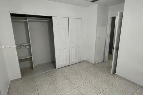 Touwnhouse à vendre à Miami, Floride: 3 chambres, 114.46 m2 № 2169942 - photo 16