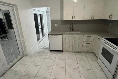 Touwnhouse à vendre à Miami, Floride: 3 chambres, 114.46 m2 № 2169942 - photo 8