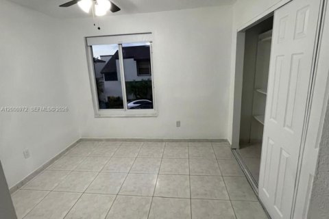 Touwnhouse à vendre à Miami, Floride: 3 chambres, 114.46 m2 № 2169942 - photo 17