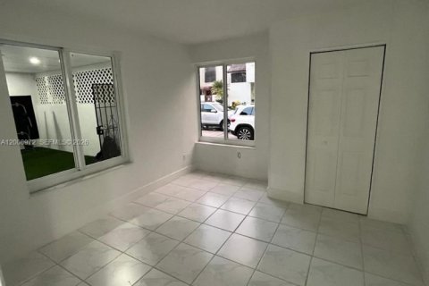 Touwnhouse à vendre à Miami, Floride: 3 chambres, 114.46 m2 № 2169942 - photo 19