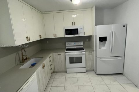 Touwnhouse à vendre à Miami, Floride: 3 chambres, 114.46 m2 № 2169942 - photo 7