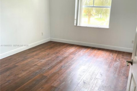 Купить кондоминиум в Пемброк-Пайнс, Флорида 2 спальни, 92.9м2, № 2051905 - фото 9