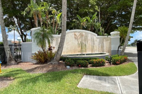 Купить кондоминиум в Пемброк-Пайнс, Флорида 2 спальни, 92.9м2, № 2051905 - фото 30