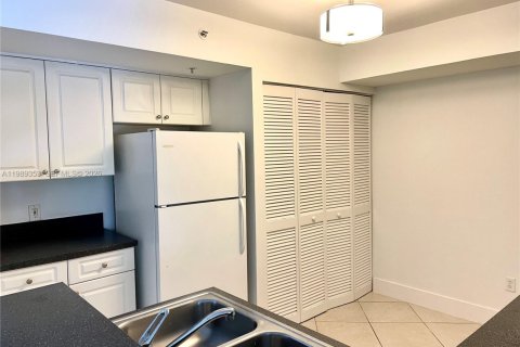 Купить кондоминиум в Пемброк-Пайнс, Флорида 2 спальни, 92.9м2, № 2051905 - фото 4