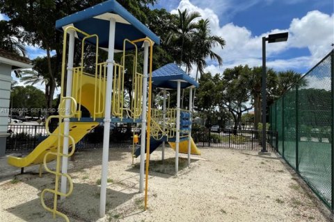 Купить кондоминиум в Пемброк-Пайнс, Флорида 2 спальни, 92.9м2, № 2051905 - фото 27