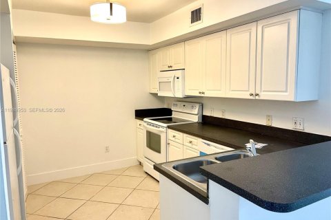 Купить кондоминиум в Пемброк-Пайнс, Флорида 2 спальни, 92.9м2, № 2051905 - фото 3