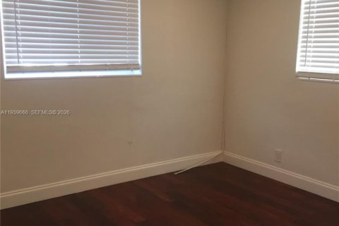 House in Hollywood, Florida 3 bedrooms, 140.47 sq.m. № 2053836 - photo 11