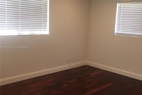 House in Hollywood, Florida 3 bedrooms, 140.47 sq.m. № 2053836 - photo 8